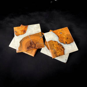 Sous-verre à thé artisanal de luxe moderne en résine époxy et bois d'acacia, vert foncé, 10x10 cm, de la meilleure qualité, en stock - Product Image 3