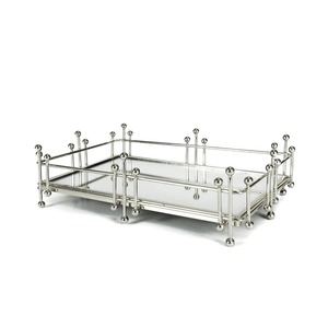 Bandeja de Almacenamiento Rectangular con Espejo y Marco Metálico, Diseño Moderno para Uso en Mesa - Product Image 6