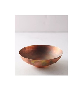 ชามทองแดงสไตล์โบราณสำหรับพิธีกรรมอินเดียแบบดั้งเดิม ใช้สำหรับถวายพุษยาและเป็นงานฝีมือตกแต่ง - Product Image 1