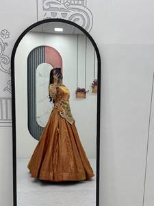 Ensemble Lehenga en Soie Satinée de Luxe avec Choli Brodé et Jupe Évasée de 3,5 Mètres – Tenue Ethnique Haut de Gamme - Product Image 4