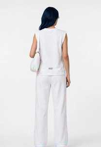 Ensemble de salon 2 pièces blanc pour femmes, haut sans manches à col rond et pantalon long, tenue sportive décontractée avec rayures irisées - Product Image 4