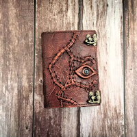 Carnet en cuir vintage classique Hocus Pocus, livre de sorts œil maléfique, fait main, décoration religieuse Halloween, artisanat sorcière, en cuir de vache et alliage