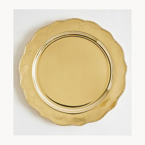 Nouvelle arrivée : Assiette de présentation en métal, design élégant et décoratif, personnalisable pour les dîners et les réceptions de mariage - Product Image 3