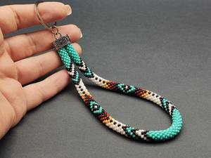 Porte-clés de poignet tendance pour femme, fait main, personnalisé, avec perles, motif diamant turquoise, blanc, noir, rouge, jaune, marron et anneau en argent - Product Image 2