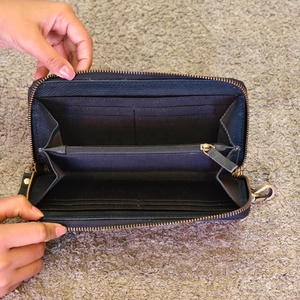 กระเป๋าคลัทช์หนังวีนัส ดีไซน์หรูหรา แกะสลักด้วยมือจากหนังวัวแท้ พร้อมสายคล้องมือ ป้องกัน RFID ความจุขนาดใหญ่ ปิดด้วยกระดุม - Product Image 2