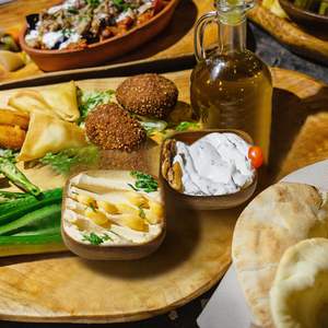 Bol en bois d'acacia avec ustensiles de service, pieds en laiton, saladier en bois pour salade, fruits, riz, pop-corn, pâtes, bol de service - Product Image 2