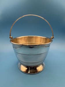 Cubo de Metal Resistente con Asa para Uso en el Hogar, Jardín y Granja - Product Image 3