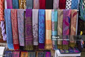 Écharpe en mélange de lin et de coton à motifs floraux avec tissu en toile, douce et agréable pour la peau, idéale pour l'hiver, pour les femmes musulmanes - Product Image 3