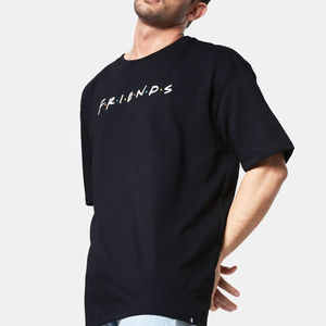 Camiseta de algodón negra para hombre con estampado de letras 'Friends', cuello redondo, manga corta, estilo casual de verano, diseño gráfico, logotipo personalizado OEM ODM - Product Image 2