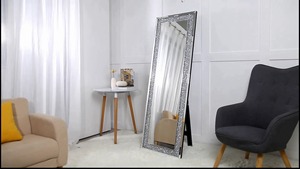 Hermoso espejo decorativo con borde de cristal, adecuado para sesiones de fotos y arreglos creativos, hecho a mano en India. - Product Image 4