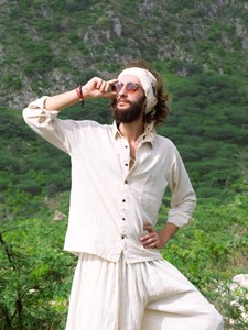 Chemise Kurta en coton biologique pour homme, chemise en coton Khadi écologique et respirante, pour la méditation et les occasions décontractées, vêtements de plage d'été - Product Image 1