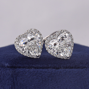 Bague de fiançailles en or 14 carats avec halo de diamants de laboratoire taille cœur (certifiée IGI) - Product Image 1