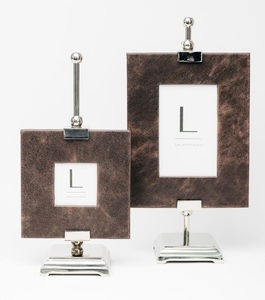 Marco de Fotos de Cuero Marrón de Lujo Clásico Premium con Soporte de Metal Pulido para una Exhibición Elegante en la Mesa de la Sala de Estar - Product Image 2
