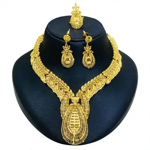 ALANKEET CREATIONS Conjunto de Collar y Pendientes Clásicos Chapados en Oro con Colgante de Flor y Cadena de Caja para Joyería de Boda de Mujer - Product Image 2
