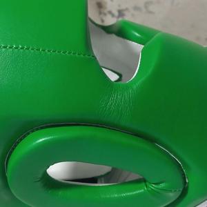 Protector de cabeza para boxeo con barra nasal, color verde metálico brillante, de cuero vacuno, protector para entrenamiento de boxeo y MMA. - Product Image 2