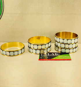 Brazaletes de Concha de Mar Chapados en Oro Ecológicos de Primera Calidad, Joyería Moderna y Elegante para Mujer, Ideal para Fiestas y Bodas - Product Image 3