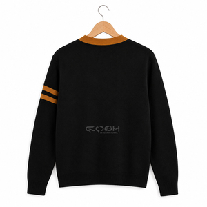 เสื้อคาร์ดิแกนถักอะคริลิคสีดำของชมอินเตอร์เนชั่นแนล ซอร์โรริตี้ ซิสเตอร์ฮู้ด พร้อมตัวอักษร C สีทอง คอวี แขนยาว สไตล์พรีปปี้ - Product Image 3