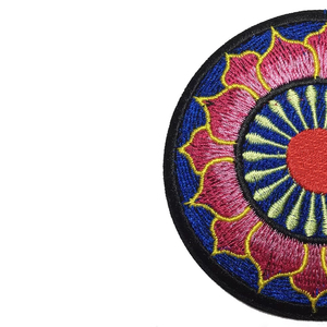 Parches Bordados en 3D Personalizados con Adhesivo, Borde Merrow, Formas de Corazón/Flor, Colores Personalizables, Logotipo para Gorras/Ropa - Product Image 2