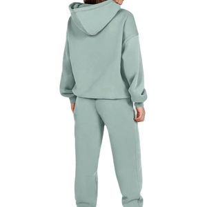 Ensemble de survêtement 2 pièces personnalisé avec logo pour femme : sweat à capuche et pantalon de jogging - Product Image 2