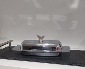 Plato para mantequilla plateado, Plato para mantequilla Mcm. Juego de 2 platos para mantequilla color plata - Product Image 6