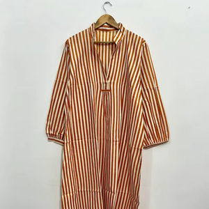 เดรสผ้าฝ้ายลายทางสไตล์โบฮีเมียน: สีสนิมและสีครีม ทรงหลวมแบบแม็กซี่ - Product Image 1