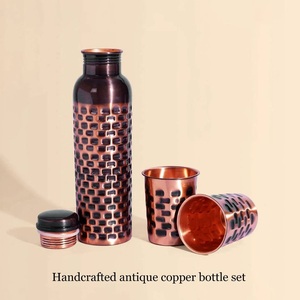 Botella de Agua de Cobre Puro Sólido con Juego de Dos Vasos, Acabado Medianoche, Grabado Láser de Árbol Festivo, Regalo Ejecutivo - Product Image 2
