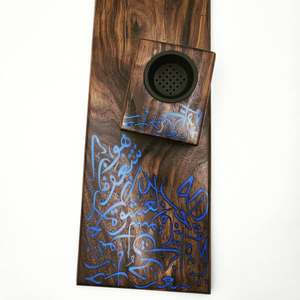 Quemador de Incienso de Sándalo Hecho a Mano con Diseño Artístico de Caligrafía Árabe Azul, Difusor Aromático para Uso en Todas las Estaciones - Product Image 1