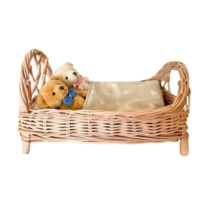 Lit de poupée en rotin fait main avec deux ours en peluche, jouet pour enfants, jouet d'imitation, berceau miniature en osier pour la chambre d'enfant - Product Image 1