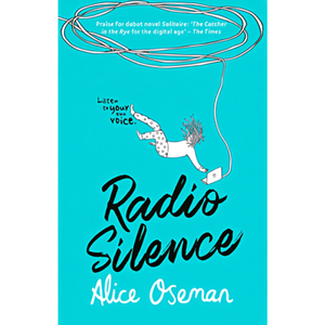 Radio Silence de la autora Alice Oseman, libro de bolsillo con tapa blanda personalizada, impresión de libros - Product Image 2