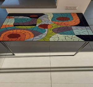 Ce bureau de direction présente une finition en résine vert émeraude intense et est disponible à prix de gros. - Product Image 5