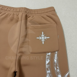 ชุดลำลองสไตล์สตรีทแวร์ กางเกงจ็อกเกอร์ทรงหลวมแบบวอชดี้ และเสื้อฮู้ดดี้ครอป พร้อมโลโก้แบบกำหนดเองและรายละเอียดซิปที่ชายกางเกง - Product Image 6