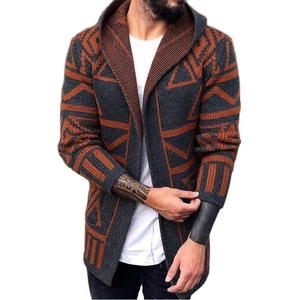 Cardigan en tricot épais pour homme, texture volumineuse et coupe décontractée, fabricant et fournisseur de tricots sur mesure en gros - Product Image 3