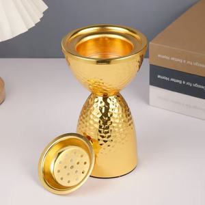 Brûleur d'encens de luxe en métal doré martelé, encensoir sculptural moderne pour Oud avec coupelle perforée amovible pour résine et charbon de bois - Product Image 1
