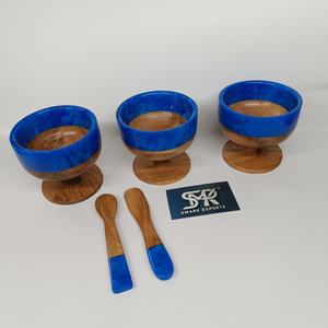 Bol à glace en bois de qualité supérieure avec bord en résine époxy bleue pour servir des desserts de luxe et décorer la table de manière moderne - Product Image 3