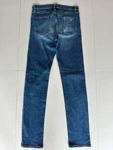Jean en denim streetwear pour homme, coupe droite classique, couleur unie, avec broderie et déchirures, décontracté et stylé, collection printemps, best-seller - Product Image 3