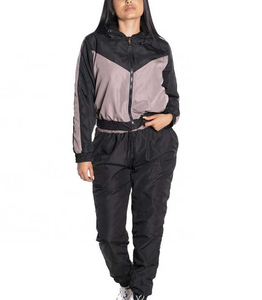 Ensemble de survêtement coupe-vent personnalisé pour femme, léger, avec empiècements contrastants, fermeture éclair frontale, col montant et capuche, OEM - Product Image 3