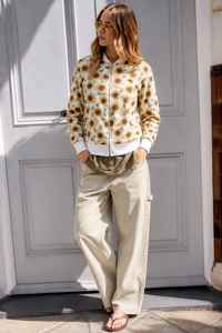 Veste florale pour femme au design unique, imprimé floral élégant, vêtement d'extérieur décontracté, manches longues, veste légère tendance disponible - Product Image 3