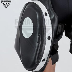 Protection cuisses en cuir durable avec logo personnalisé – Équipement de protection pour le kickboxing – Couleur noire – Tendance – Protection thaïlandaise pour la boxe - Product Image 5
