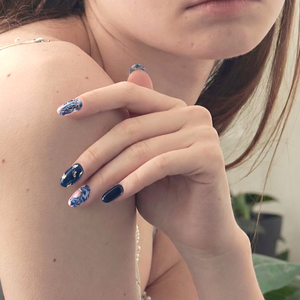 Tiras de Uñas de Gel Semipermanentes Coreanas, Proveedor OEM, Diseño Mármol Azul Marino Newtro - Product Image 1