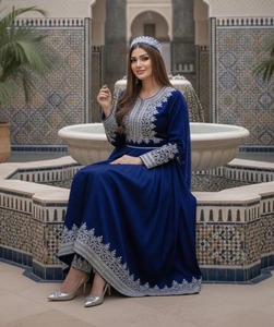 Afghan Kuchi |   Vestido Afgano Tradicional Bordado |   Perahan Tunban |   Vestido de terciopelo vintage, disfraz, ropa de patrimonio cultural - Product Image 3