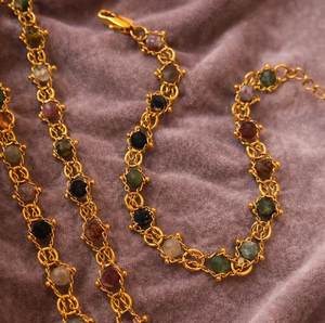 สร้อยคอทองเหลืองแบบมีชั้นๆ สไตล์ศาสนา ชุบทองเหลืองขัดเงา ประดับด้วยลูกปัดพลอยหลากสี จี้รูปมงกุฎเลียนแบบมุก - Product Image 4