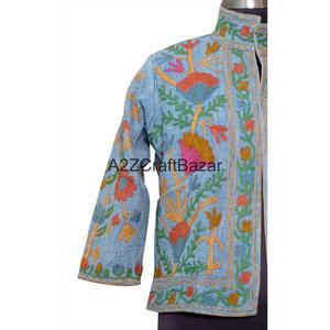 Motif floral vintage, broderie Suzani multi-saison, design dessiné à la main, écologique, respirant, séchage rapide, col en V - Product Image 2