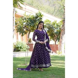 Robe XL avec paillettes brodées pour un look glamour - Product Image 2