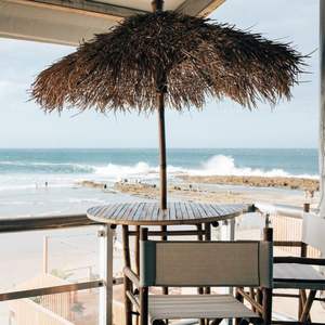 Sombrilla de patio de bambú y algas marinas tejida a mano – Parasol de jardín para exteriores hecho a mano en Vietnam - Product Image 3