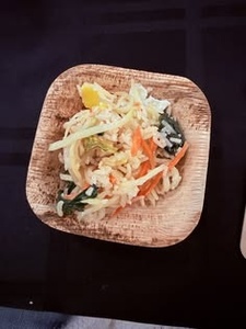 Assiette de service robuste en feuille de palmier compostable, vaisselle biodégradable, assiette carrée en feuille d'arec de 8 pouces, écologique, durable, jetable - Product Image 1