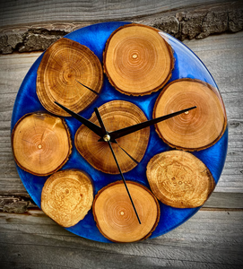 Horloge murale artistique en résine époxy et bois, idéale pour offrir, décoration intérieure, artisanale, en bois poli et lisse, pour restaurant, hôtel - Product Image 5