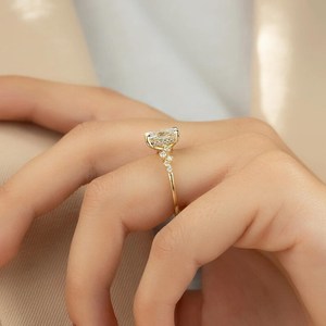 แหวนเพชรทรงรัศมี 1.00 กะรัต หรูหรา ผลิตในห้องปฏิบัติการ ทองคำแท้ 14K สำหรับผู้หญิง ของขวัญวันครบรอบแต่งงาน หรือของขวัญแทนคำมั่นสัญญา - Product Image 4