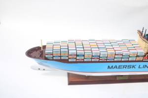 Maqueta de Buque Portacontenedores de Madera Hecha a Mano - Réplica a Escala de Buque de Carga Comercial para Decoración de Escritorio - Product Image 3