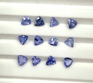 Lot en gros de pierres précieuses naturelles Tanzanite taille trillon pour la fabrication de bijoux - Product Image 1