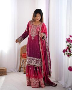 Conjunto de diseñador listo para usar: Top de seda Chinon con trabajo de lentejuelas, moti y bordado Dori, con pantalón Plazzo y Dupatta. - Product Image 4